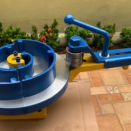 Máquina para colochos y trabajos decorativos